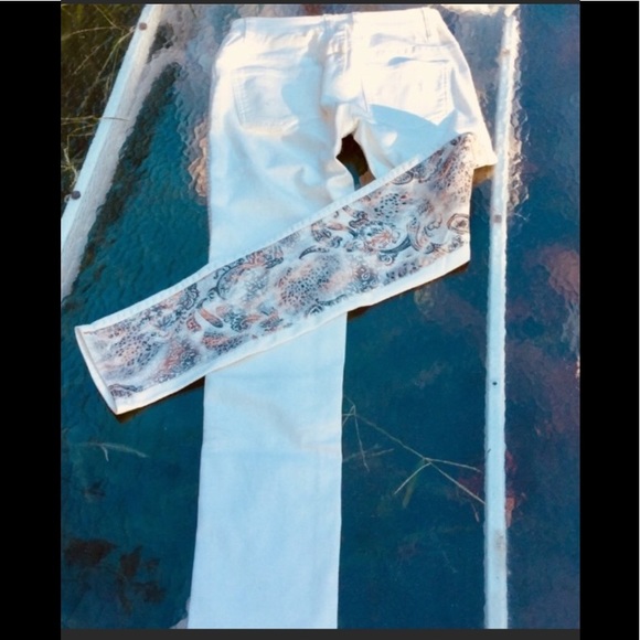 White Jeans Paisley Reversible - Picture 2 of 4